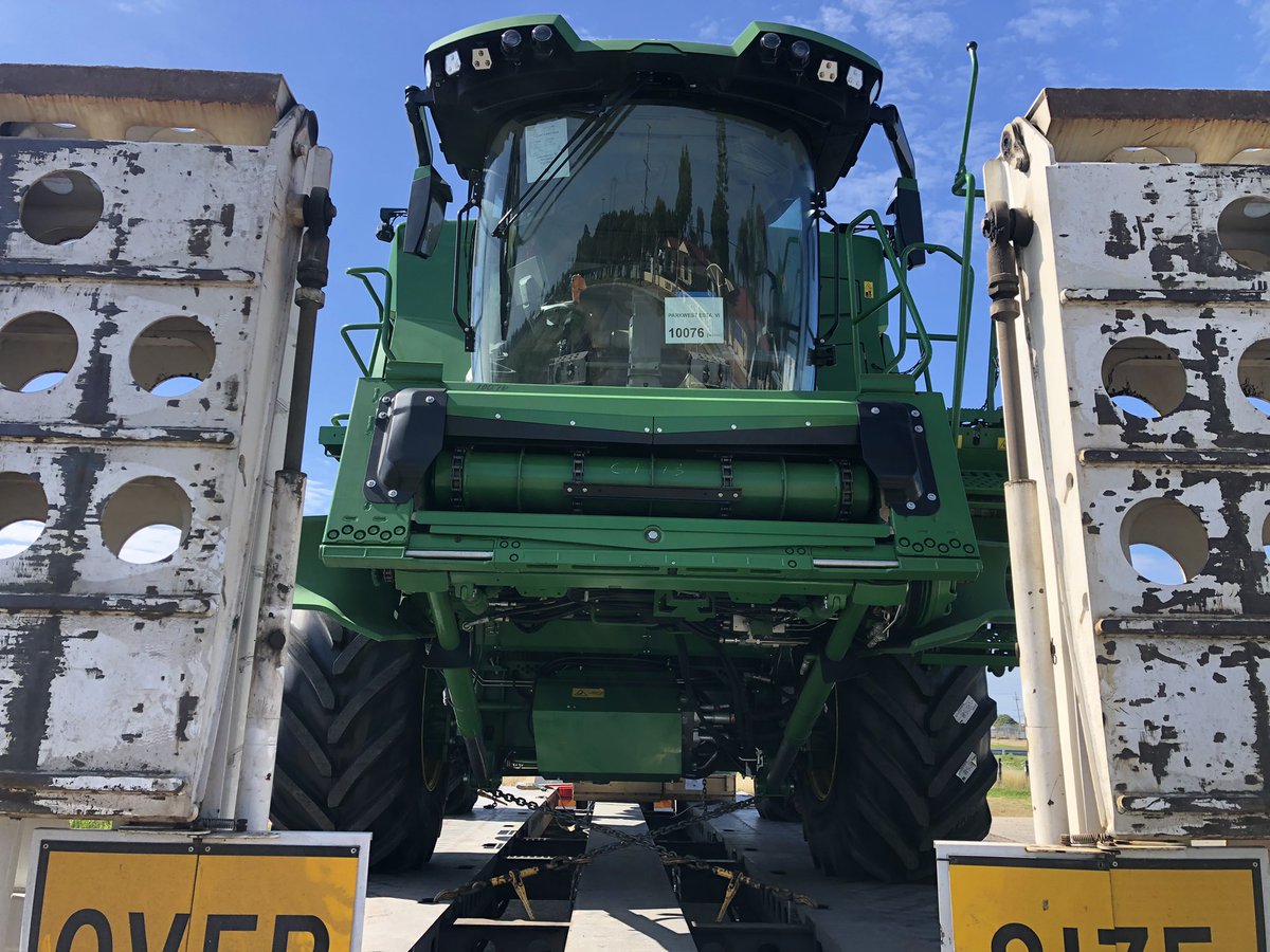 Noticed this bad boy this arvo leaving Moree👌 <a href="/DiDonnaKebab/">Mat Di Donna</a> looking sharp with his new top of the line X9 1100. If we keep growing crops like this year you may sell a few mate🤙@VanderfieldAU <a href="/JohnDeereAUNZ/">John Deere (AU, NZ)</a> <a href="/JohnDeere/">John Deere USA</a>