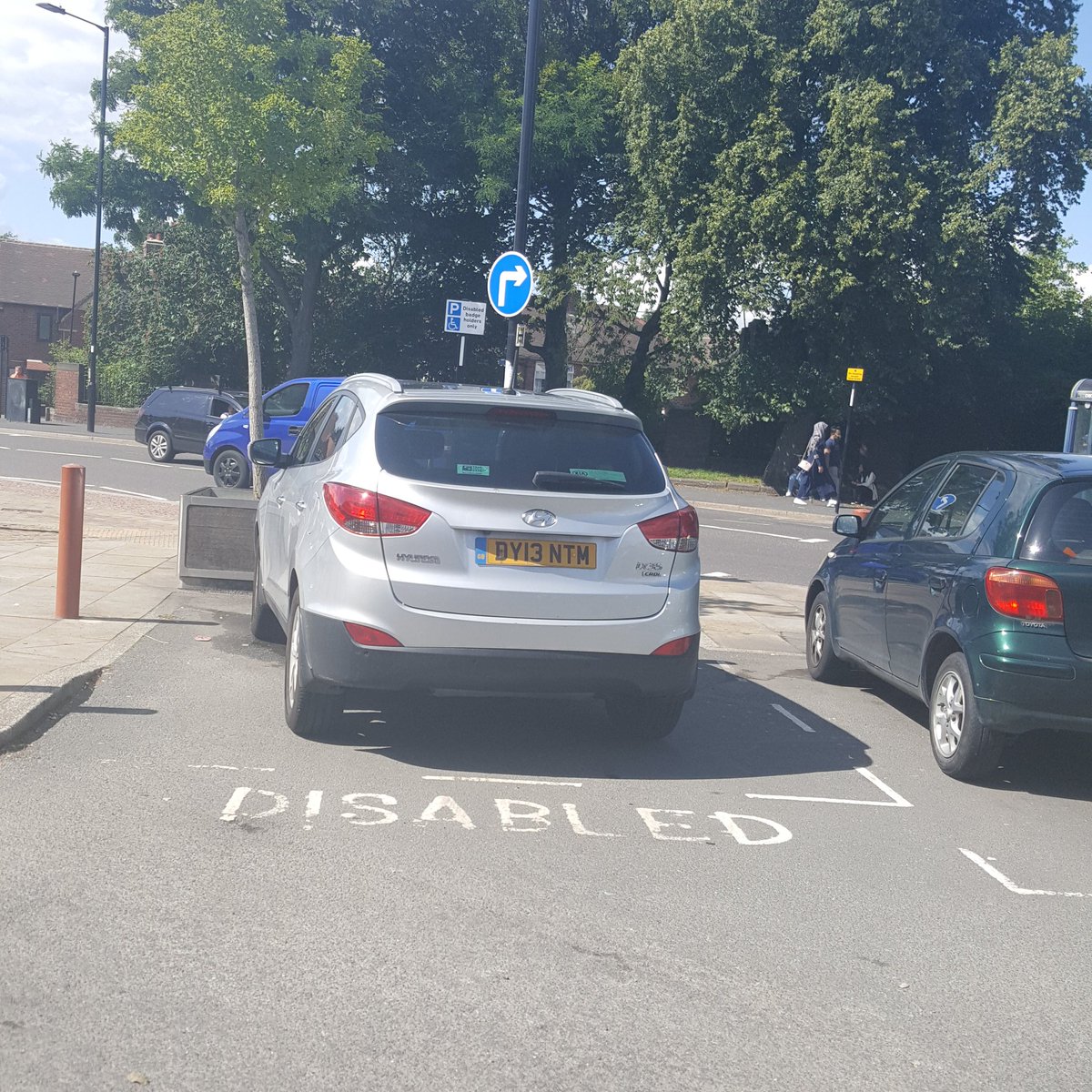 xjuewx's tweet photo. @SheffCouncil parking in a disabled space when not disabled ... the female driver said she was but no badge https://t.co/rlFEa1ZwV1