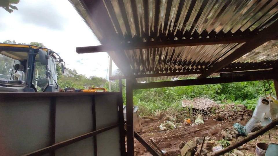 Military Terrorists confisticated about 10 houses as Military Land and started bulldozing fences in LoiLan village, Lashio, Shan State today &amp; forced civilians to evacuate within an hour. #Aug10Coup  #WhatsHappeningInMyanmar  
#AcceptNUG_RejectMilitary