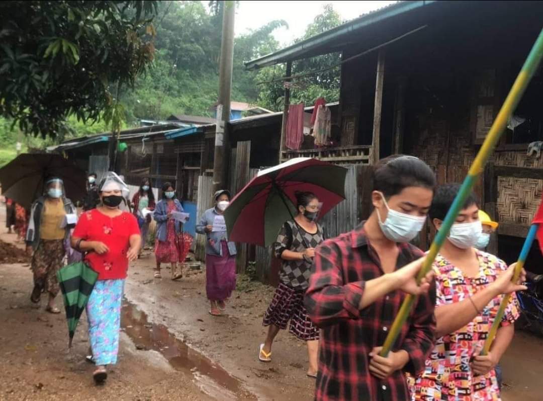 Chanapai247's tweet photo. In remembrance of Kachin Martyrs'Day , the multi ethics' strike of #HpaKant township marched in the evening of Aug 10 .
LEGALIZATION OF NUG
#Aug10Coup #WhatsHappeningInMyanmar 
#AcceptNUG_RejectMilitary https://t.co/yqeYgv92AF