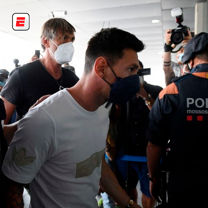 ESPNArgentina's tweet photo. ¡LLEGÓ MESSI A PARÍS! La Pulga aterrizó a las 15.35 hora local. ¡Se hace realidad el sueño de los hinchas del PSG! https://t.co/VMLb6iEc0O