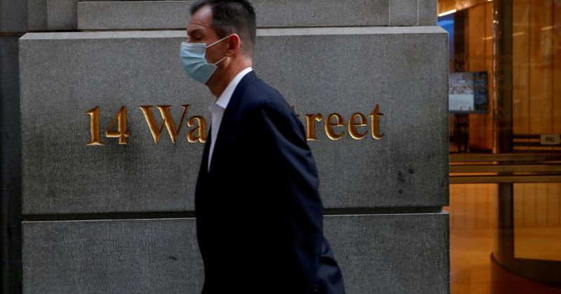 Reuters's tweet photo. U.S. productivity growth slows in Q2; labor costs revised down in Q1 https://t.co/We6oxbsJ25 https://t.co/4QLWO6vJBx