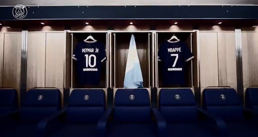 No number 10 for Lionel Messi.
Kylian Mbappé included in the trio.

Paris Saint-Germain ‘messages’ here on their official announcement video for Leo Messi. 🇫🇷🎥 #PSG #Messi