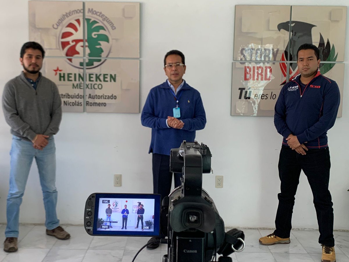 EdgarCastroCid's tweet photo. Agradezco a mis hijos Fer y Paco que en todo momento me apoyen. Ellos son pilares fundamentales en #StoryBird. Estoy muy orgulloso y agradecido con ellos, por su profesionalismo, dedicación y amor que entregan todos los días en el trabajo. https://t.co/fDMkV1uGPD