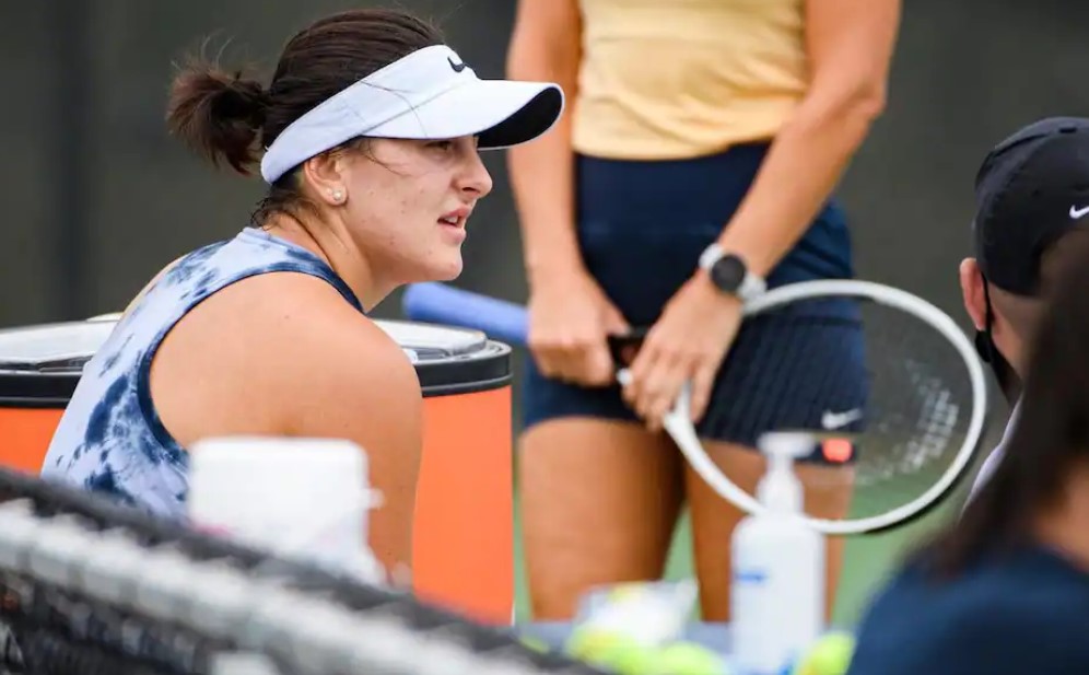 Sansouate's tweet photo. Après les Jeux Olympiques a lieu le championnat de tennis Omnium Banque Nationale. C'est comme visiter les chutes Montmorency après les chutes Niagara.
https://t.co/Q21yydFLgK https://t.co/JX6UVWs1zF
