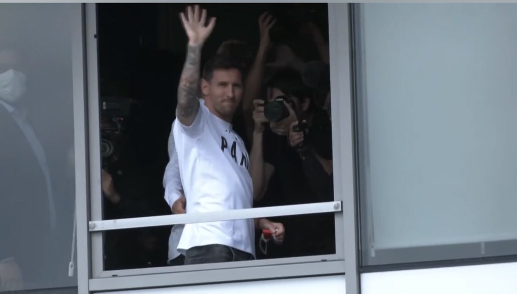 #Messi ya aterrizó en Paris!   🇫🇷 #TodosSomosPSG.