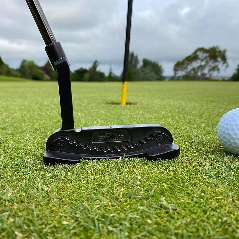 GolfCustomFit's tweet image. American golf starlet Asher Katz rocking our Aidhm K Series Putter

Knocking on average 2 less putts per round since putting our putter in his bag last season

The K Series features our patented 4CORE VIBRATION ABSORPTION CORE TECHNOLOGY

@akatzgolf @golfcustomfit @feel_the_green