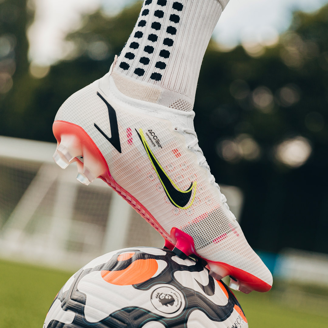X Pro:Direct Soccer على X: "Fire on the feet 🔥 Lacing up in the new Nike Mercurial Vapor XIV 'Rawdacious Pack' ⚡️ Available at Pro:Direct Soccer ʙᴏᴏᴛʀᴏᴏᴍ 📲 Shop here