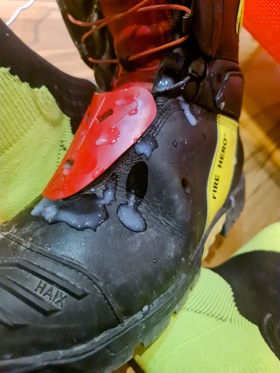 BossBiker's tweet photo. A quick £100 drain resulted in this heavy load on my #haix #firehero2 boots
Im sure he is ready to lick them clean
#cashmaster #findom #bootsworship #workboots #cumshot #cumstain https://t.co/Pn5ViwAW6k