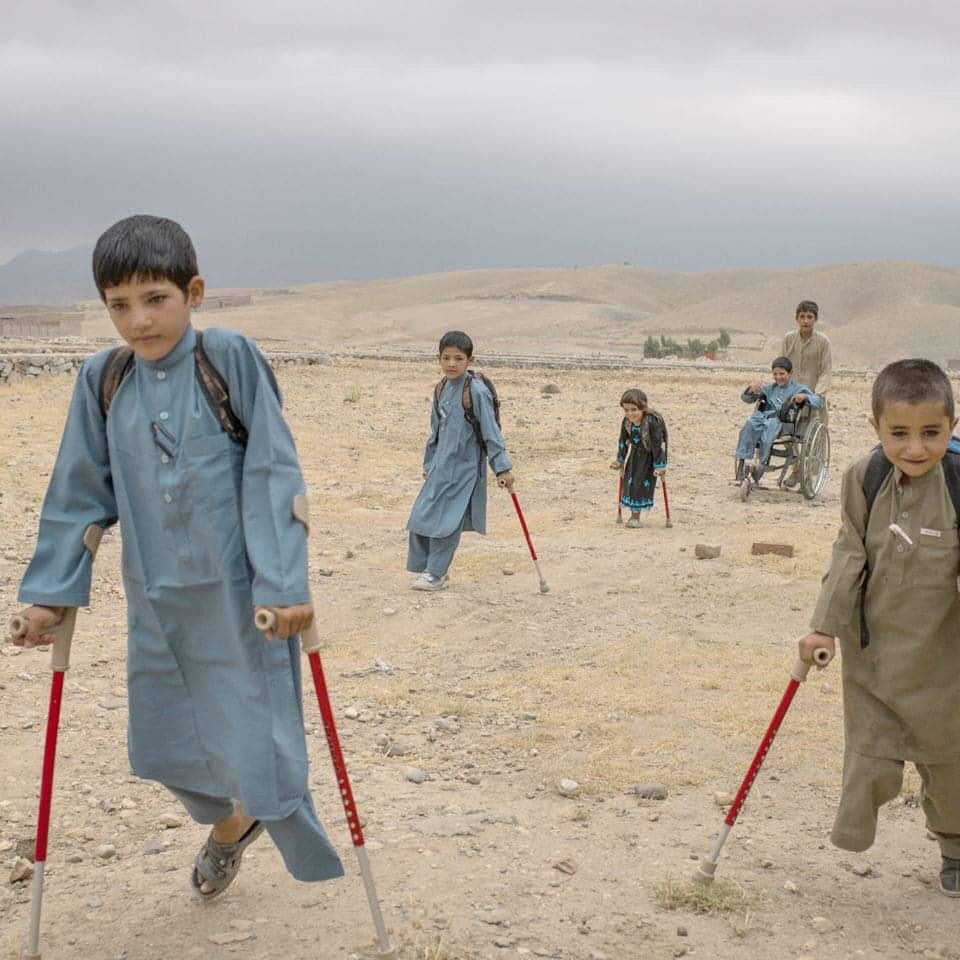 Adaleti ve barışı yeryüzüne hakim kılmak adına yola çıkan tüm aktörler kaybetmiştir. Mesajın özünü zedeleyen ne varsa, ahirette cennet beklentisini de katarak ranta, talana ve haksızlığa bulaştılar. Açlıktan karnına taş bağlayan Peygamberin adaletinden burjuva muhafazakarlığına.