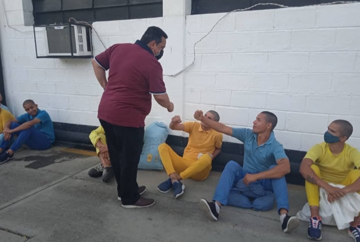Gerardo4fPsuv's tweet photo. Desde la Comisión Presidencial de la Revolución Judicial,  acompañados por el G/D @juansulbaran10 Cmdte de la  @ZODIMerida22 nos mantenemos desplegados en el Centro Penitenciario de la Región Andina, cumpliendo con gran compromiso patrio, instrucciones  del Pdte .@NicolasMaduro https://t.co/4BfeW4n4dS