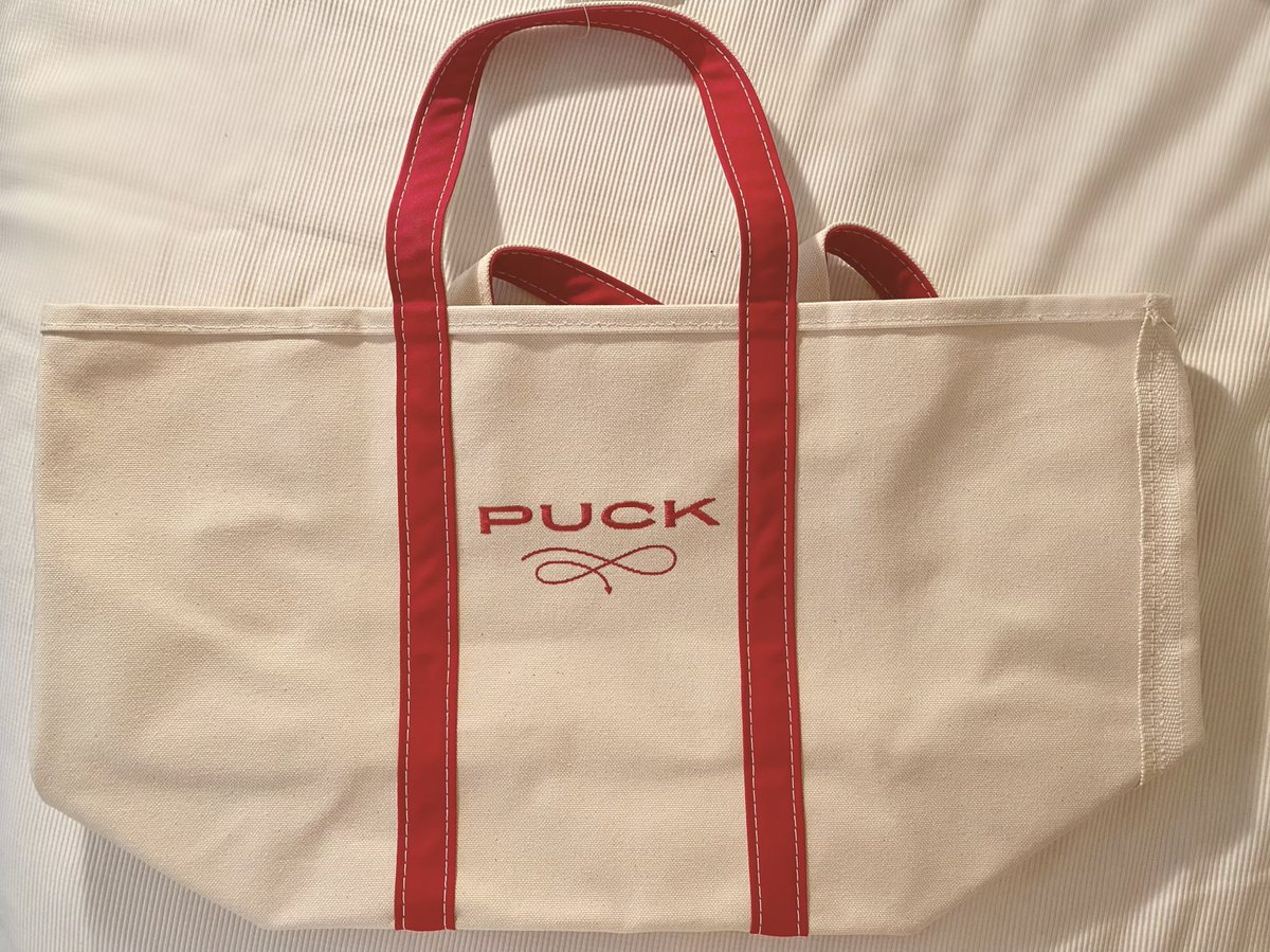 About to hit 10,000 sign-ups for my private email What I'm Hearing. If you are lucky 10K, I will send you this extremely stylish <a href="/PuckNews/">Puck</a> canvas bag. Request an invite here (I will need to approve your request): whatimhearing.news/matt-belloni/