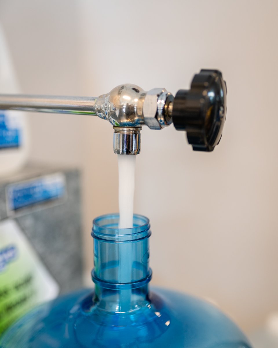 WaterToATeaFL's tweet photo. If you put good in, you get good out! Our 9.5+ alkaline water is purified through reverse osmosis to guarantee your drink is free from any harmful contaminants. https://t.co/ljb63MCSY8