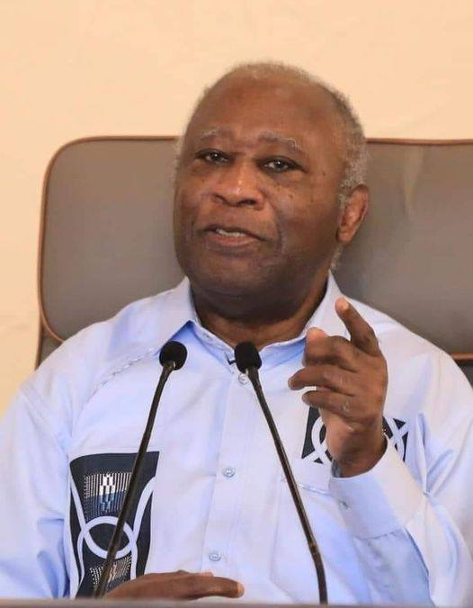 GBAGBO:". C'est dommageable que Abidjan soit devenu une ville si étouffée et si étouffante. C'est trop rempli ! C'est trop rempli ! Je ne savais pas que Cocody était devenu si rempli, il n'y a pas de différence entre les quartiers résidentiels et les autres quartiers.".