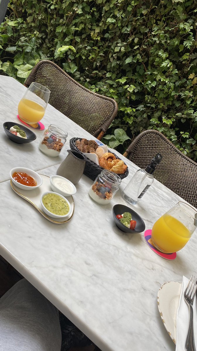 Desayuno con mi novia hermosaa 😍 @b4byflex