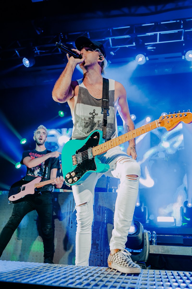 AtlasArtist's tweet photo. [show review] @alltimelow made a #SideSummer stop in Phoenix for a sold out party @thevanburenphx! Check out more photos from the show! https://t.co/G7j1KYC2ui https://t.co/KO27SZoRAr
