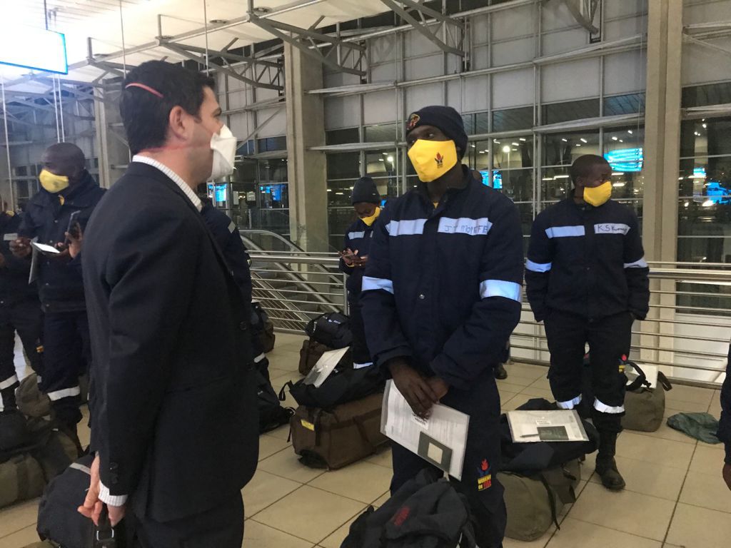 DanHabCAN's tweet photo. Over 100 South African firefighters and personnel departed tonight for Canada to help combat the ongoing wildfires in Manitoba. For many, this is their 2nd or 3rd deployment to 🇨🇦. Thank you 🇿🇦 @wo_fire @environmentza https://t.co/PcrKxN3LPh