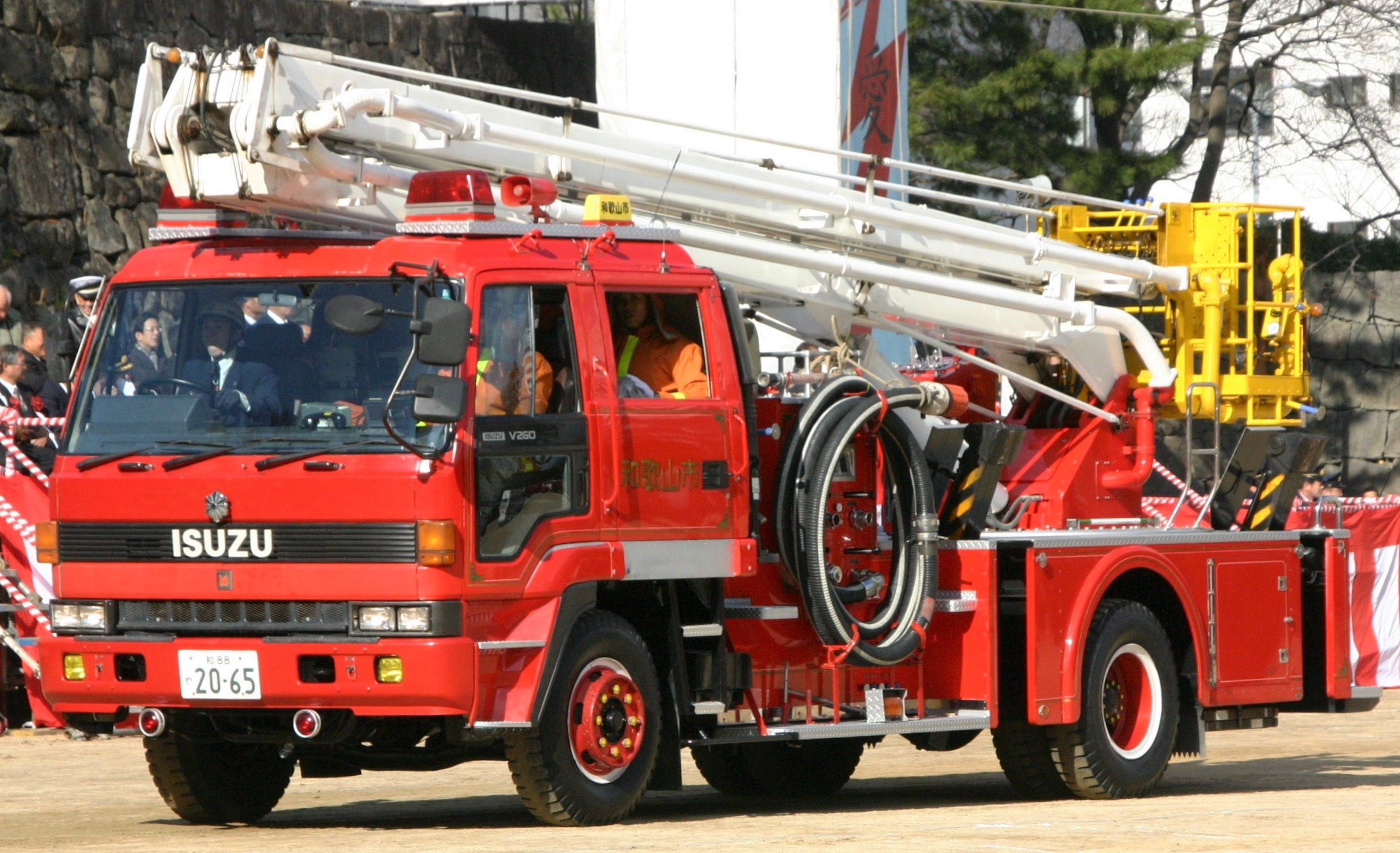 消防車昭和レトロ 消防車] レトロ消防車大集合！ まさか動いちゃうの