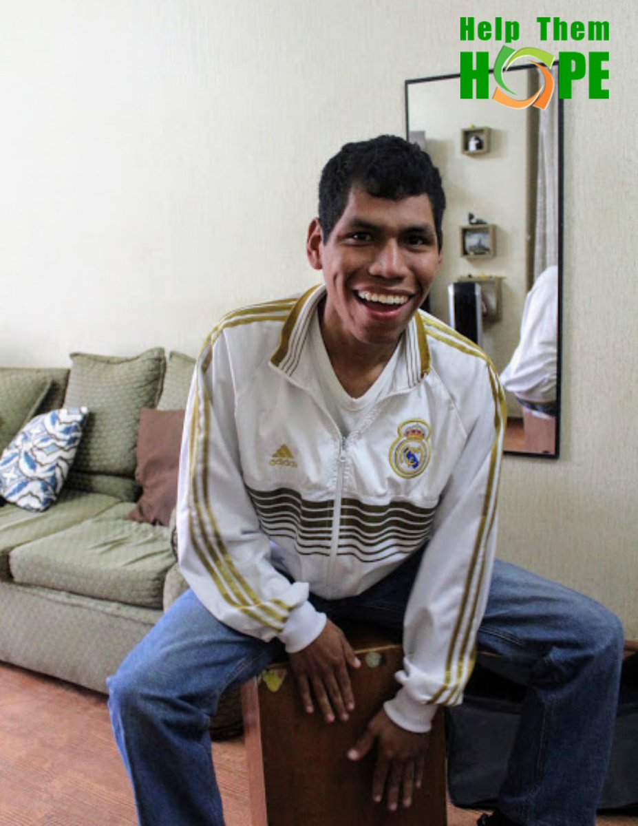 HelpThemHope's tweet image. Our scholar Carlos playing his cajon feels happy. 😃 

Nuestro becario Carlos se siente feliz 😃 tocando su cajón. 🕺🏻

 #BecaHOPE #Beca #HOPE #scholar #percussion #music #drums #band #happy #fotograpy #drawer #percusion #musica #tambores #banda #contento #fotografia #cajon