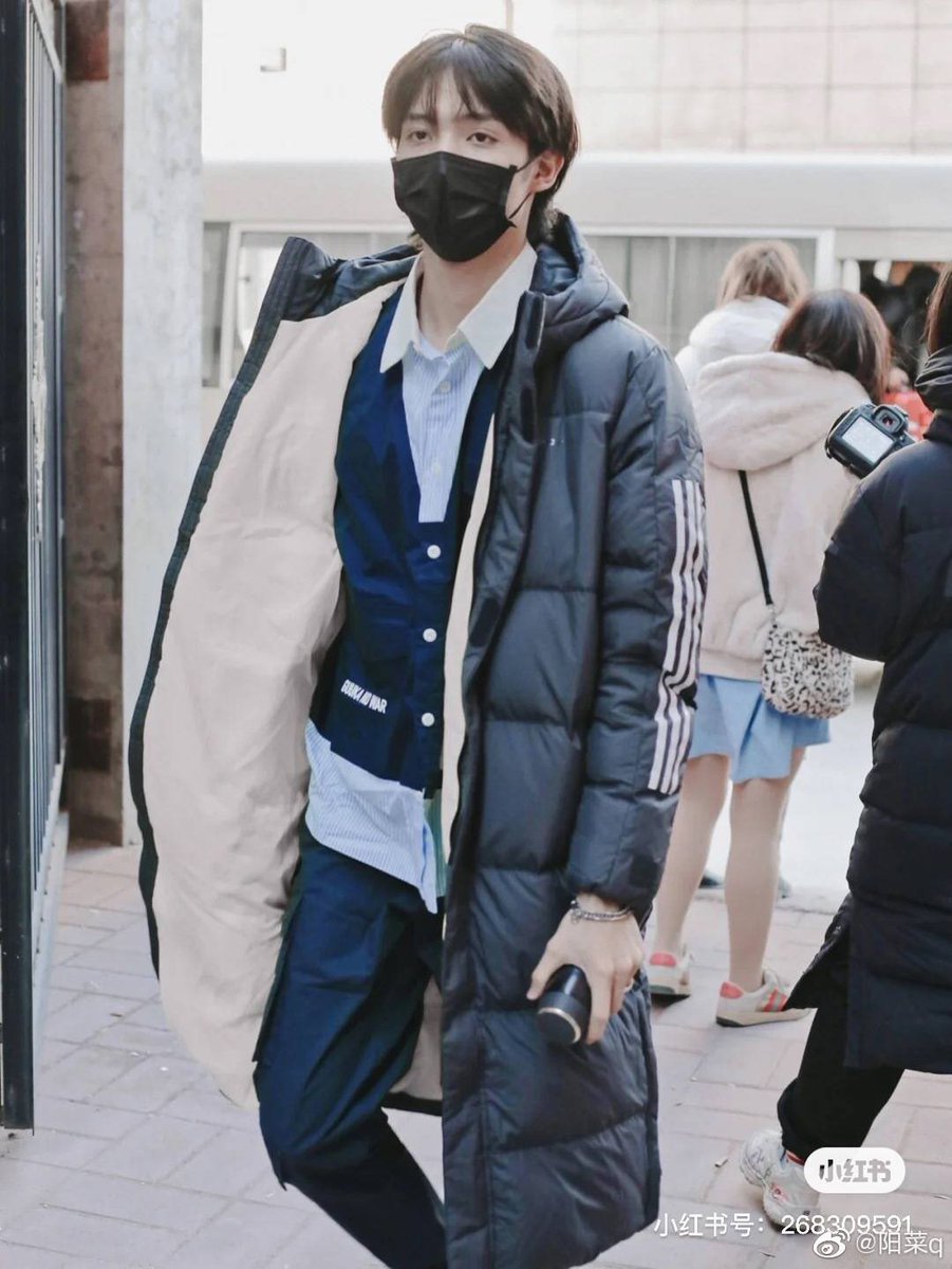 I haven’t seen these photos of pre-Dachang Luo Yizhou before 🥺
Cr. 阳菜q
#LuoYizhou #罗一舟