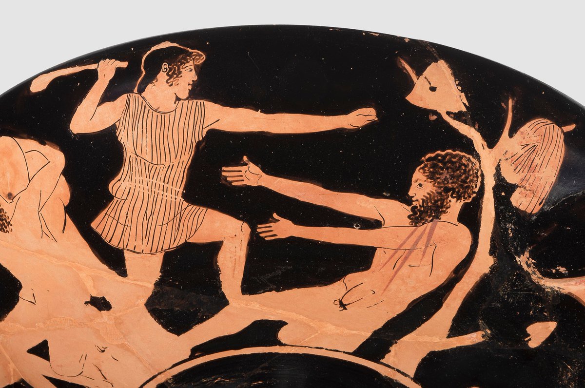 AGlyptothek's tweet photo. #Kinderferienwochen in den Museen am Königsplatz.
Der heutige Tag galt den Anfängen des #Theseus-Mythos. Der Held erlebte auf dem Weg nach Athen gefährliche Abenteuer mit #Sinis, #Skyron, #Prokrustes und #Periphetes - dargestellt auf einer Zyklusschale in den Antikensammlungen. https://t.co/mgLQNK3cuG