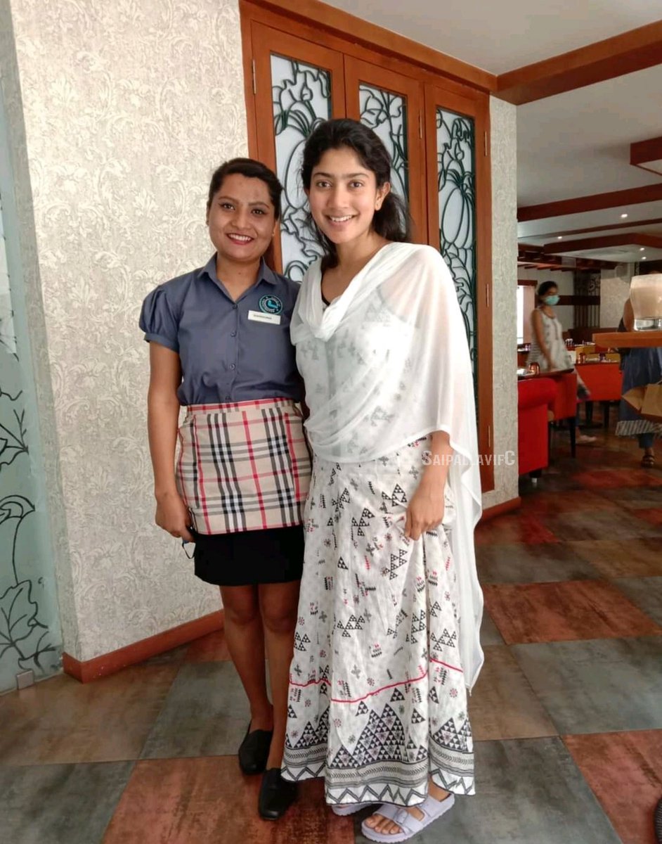 santhoshranveer's tweet photo. Where r u in Chennai my love ?❤️🥺🥺...my hope  of having a fan moment is like :

" it's the mountain 🗻 you fall from, hoping the one will catch you"...The one n only my queen @Sai_Pallavi92 ❤️ see how sanguine I'm when it's comes to you😻

#SP14 #SaiPallavi https://t.co/9aRqm4BZUY