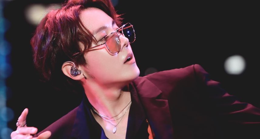 thehobiprint's tweet photo. 2 years ago since THIS Jung Hoseok..an unforgettable look ever. https://t.co/d0KCOTLQuW