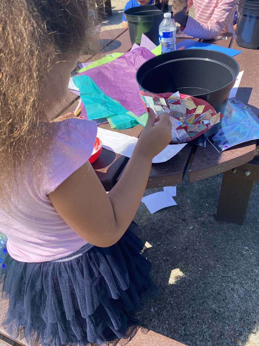 Miss_GKnight's tweet photo. This afternoon the children decorated pots and planted seeds to grow their own lettuce. Remember to water them every couple of days and then watch them grow🥬 @QHAThurrock #HAF2021 @EssexActivAte https://t.co/3cqYRyOIlk