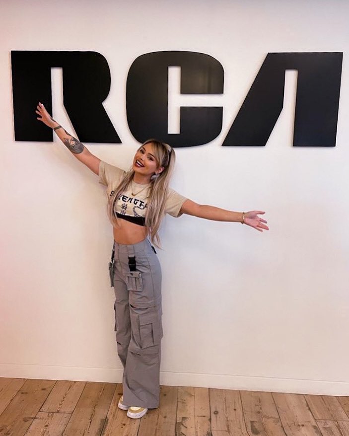 TaliaMar's tweet photo. I am officially a signed artist 🥺💖💖 I can’t believe I’m typing this right now but ya gal has signed to Sony RCA and I couldn’t be happier!! We have so much amazing stuff on the way and I can’t wait to start releasing with my new family and team 💖💖💖 https://t.co/YInfvGEfyu