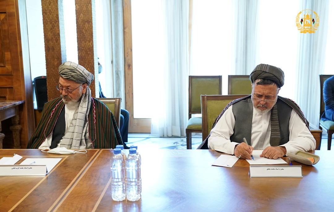 AmirKalantarM's tweet photo. در دیدار رئیس جمهور غنی با شماری از شخصیت های مطرح سیاسی و جهادی کشور، ضمن بحث در مورد وضعیت عمومی امنیتی کشور به ویژه مناطق مرکزی، در باره چگونگی انسجام، تقویت و تجهیز خیزش های مردمی در چوکات نیروهای امنیتی و دفاعی، بحث و تبادل نظر صورت گرفت. https://t.co/84vWbzirI0