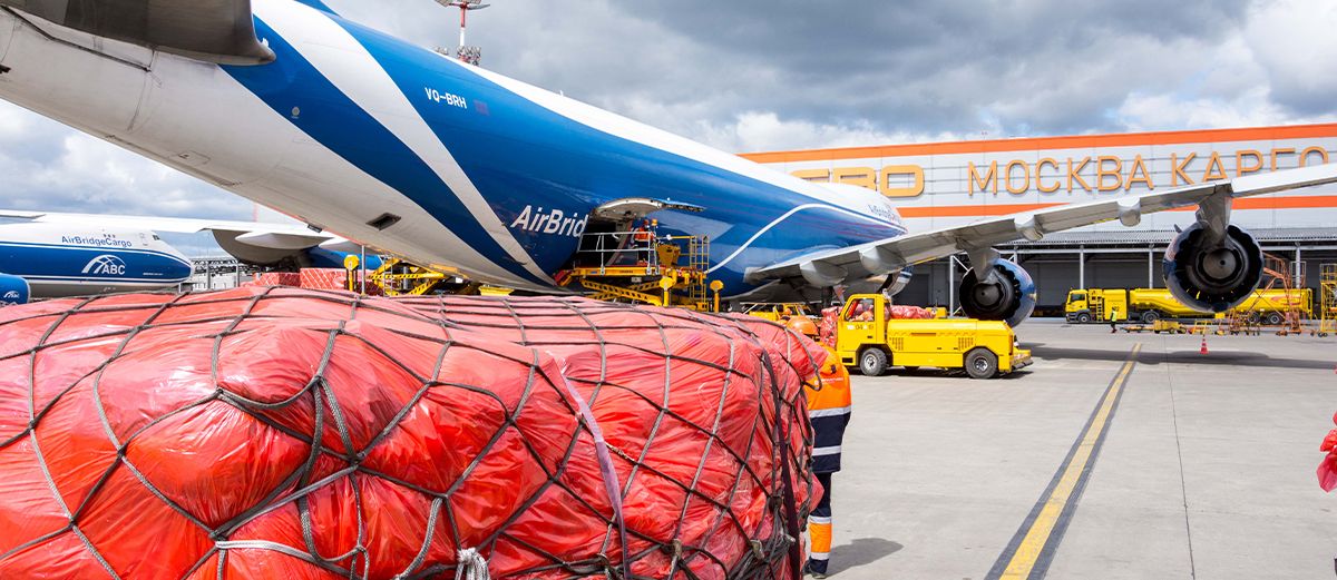 📦✈️In the first half of 2021, SVO handled more than 163,000 tons of cargo, up 21.7% from the same time in 2019 and 10.4% greater than the total tonnage of 2019.

🔗More info:buff.ly/3AxhERA

#SVO #Sheremetyevo #SVOinfo