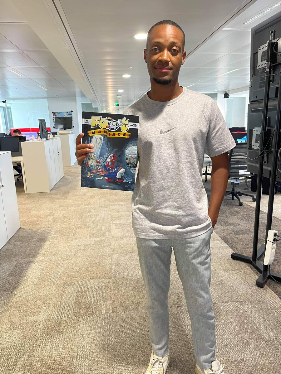 lequipedusoir's tweet photo. 🎁ALERTE CADEAU🎁

Les amis ! Ce soir, @LRKabeya vous fait gagner la BD Les foot maniacs 💬

RT&amp;Follow @lequipedusoir pour tenter de la remporter !

Bonne chance 🍀
#EDS https://t.co/FQLVEbaEMI