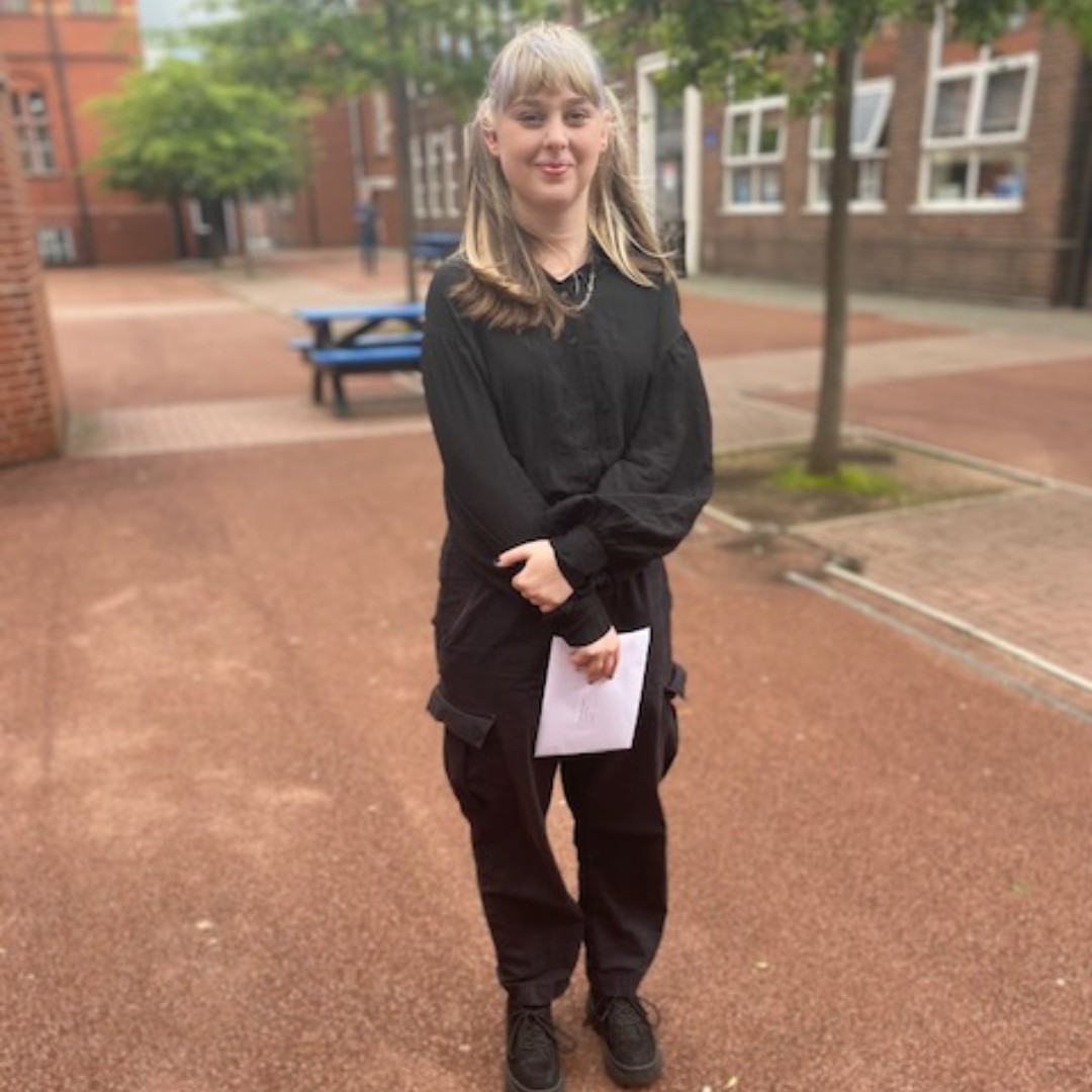 WHGSSixthForm's tweet image. Huge congratulations to Lexie, who is going to study Medicine at Oxford in September!  She achieved A*s and As in Biology, Chemistry, Maths and Psychology 🤩 #whgs #sixthform #classof2021 #hardworkpaysoff #futuredoctor