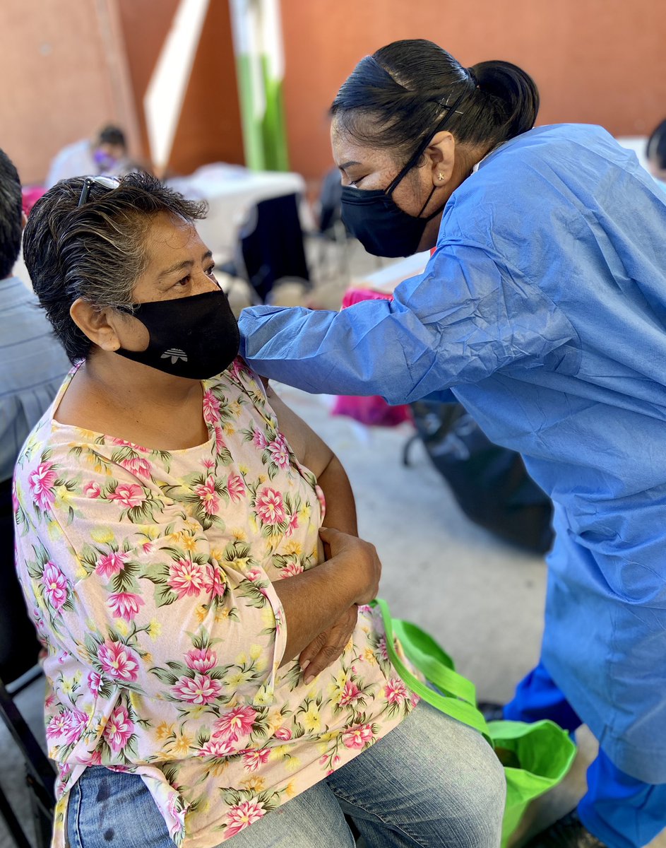 ZapataGob's tweet photo. Gracias a la buena disposición de la ciudadanía, el segundo día de vacunación para adultos mayores de 50 años fluye en total orden #VacunaCOVID19 https://t.co/HJdpCDT7HG