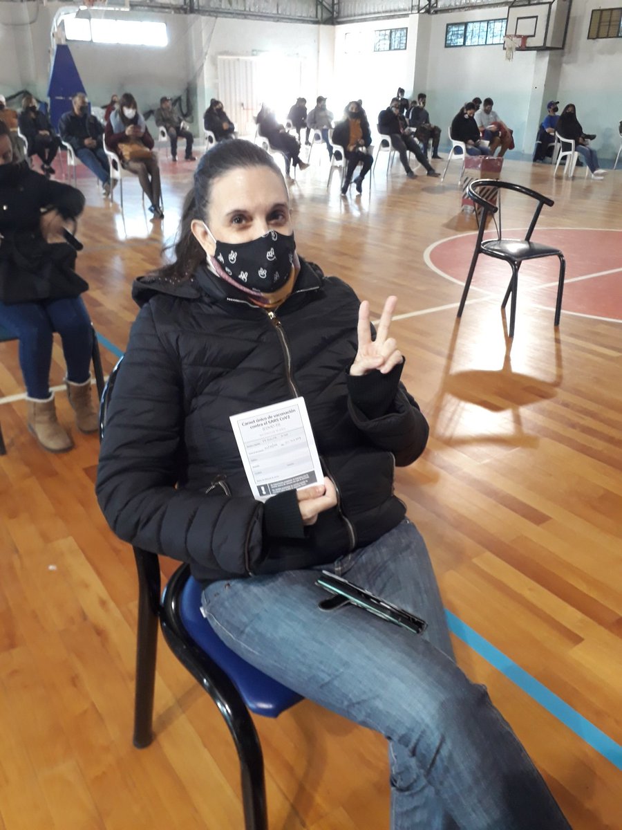 IvanhidalgoK's tweet photo. Hoy ya más tranquilos, la compañera de todas las horas ❤ @PilivanK pudo acceder a su segunda dosis de Astrazeneca. https://t.co/WOTaadU614