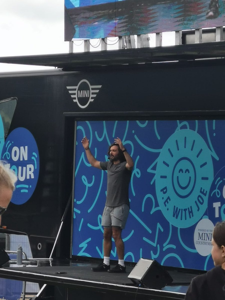 emjmorton's tweet photo. Motivating and energetic morning @cheltenhamrac with @thebodycoach #PEWithJoeOnTour https://t.co/drUH9DCwAR