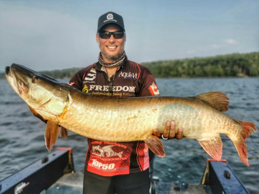 Finally got out to sling some big baits. This big girl ate my double 10's "Rippler" in the green Martian colour from PikeDreamers 

#pikedreamers #cortlandline #fishcowboyz #freedomtackle #weinnovateyoudominate #bayratlures #therodglove #xzonelures #Aquavu #tugisthedrug