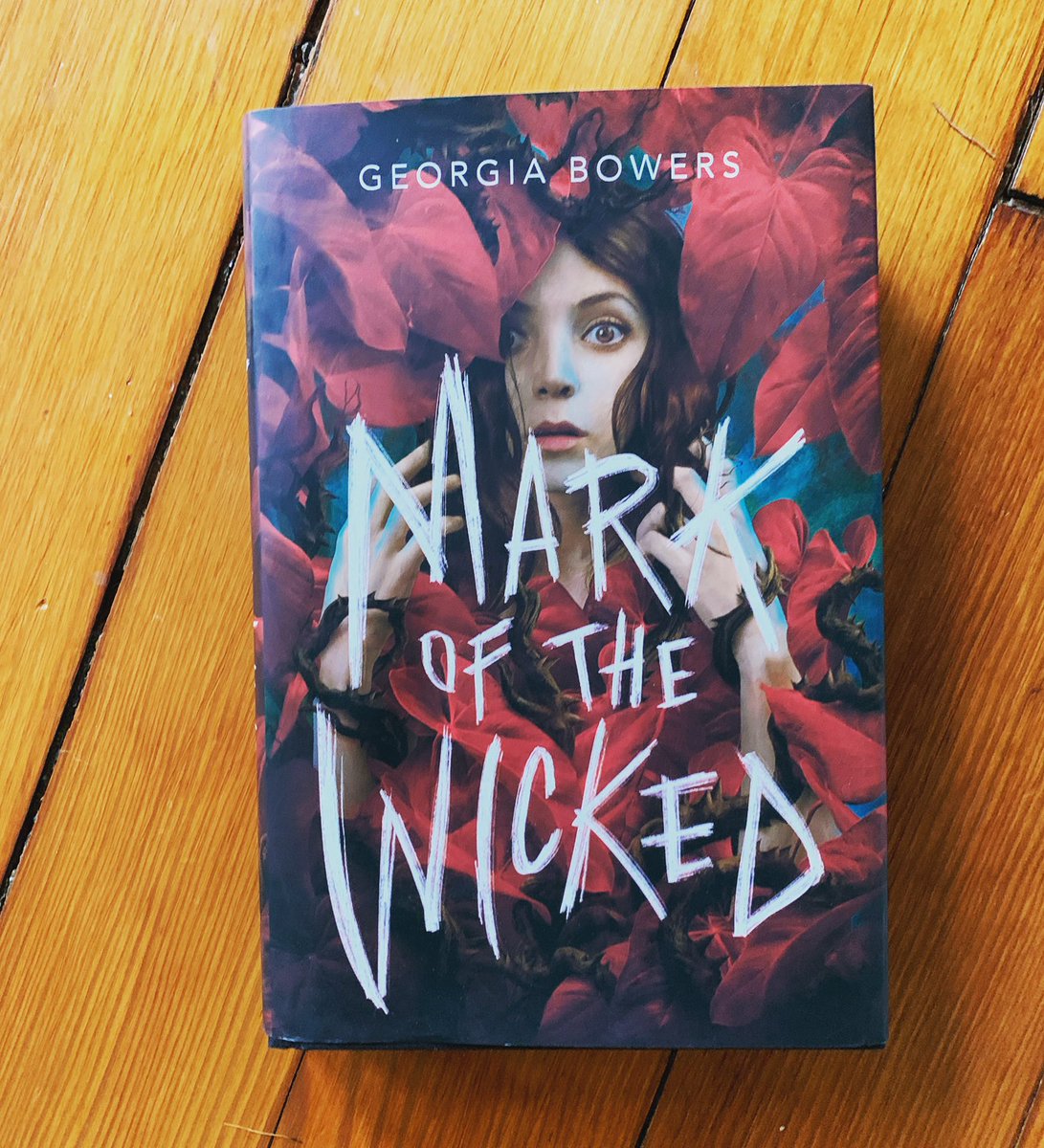 Happy publication day to MARK OF THE WICKED by @georgia_bowers! This is the spooky summer read your bookshelf is asking for.