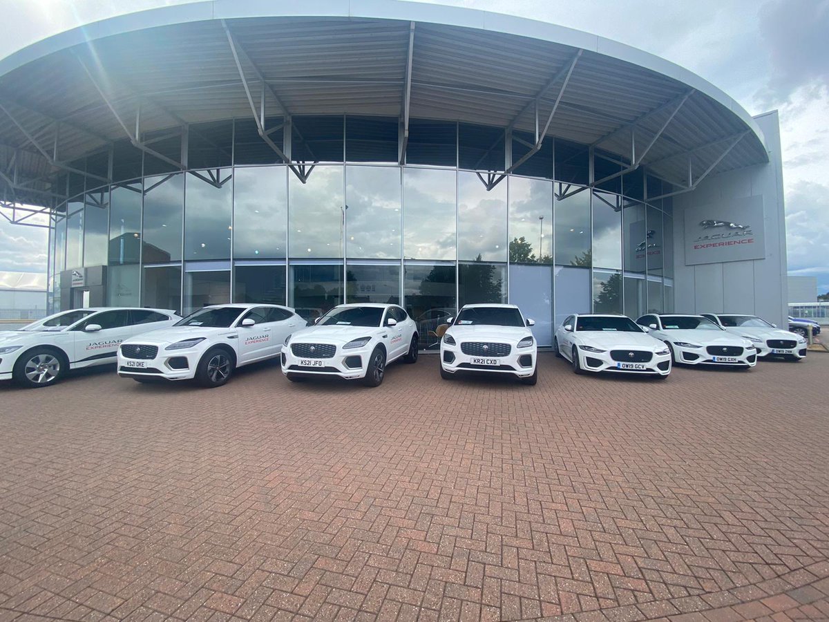 What a fantastic start to the week, we saw the return of the Retailer Training event "Welcome to Jaguar Land Rover".
A two day immersive induction to the brand complete with driving activities. All COVID safe. It's been wonderful for things to feel a little more "normal"