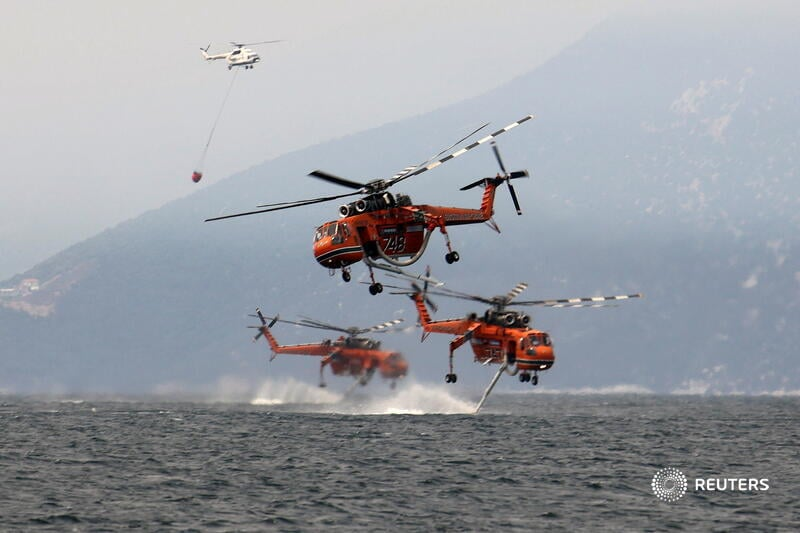 nickraptis43's tweet photo. Φοβερή φωτογραφία του Νικόλα Οικονόμου, για το Reuters Pictures από το Πευκί Ευβοίας https://t.co/i8MCpbNjqk