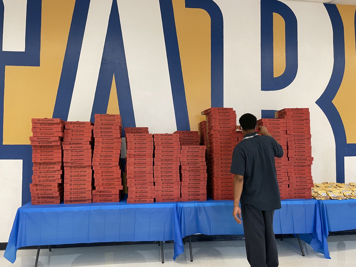 KRoarkBISD's tweet photo. That’s a LOTTA pizza!!  BHS is feeding the Freshmen in orientation and the Staff!!!  Good day to be a bear! #BISD https://t.co/S9cqk3a0s7