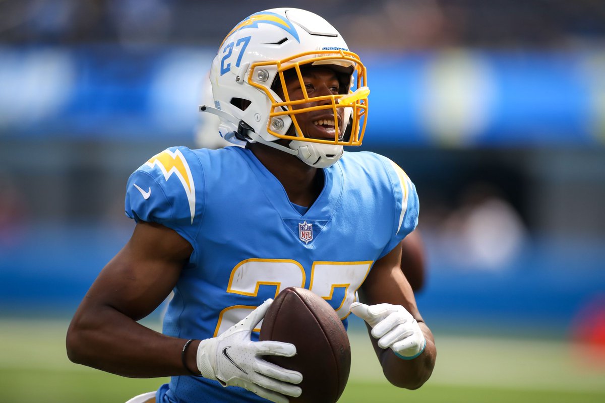 Chargers 90-in-90: RB Joshua Kelley

Kelley (5’11 212) was selected in the fourth round of the 2020 draft. As a rookie, he rushed 111 times for 352 yards and a pair of scores. He also caught all 23 of his targets for another 148 yards. https://t.co/nWpO7Z76jQ https://t.co/s1mfCsYDdn