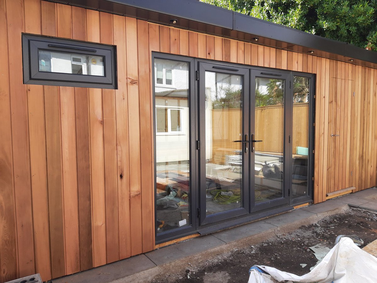 oilcanfinish's tweet image. Canadian Western Red Cedar cladding went up on our Summerhouse project. A fair amount of work still to do on the roof line and detail trim.

#cedar #summerhouse #cedarcladding #cladding #gardenroom #gardenbuilding #bespokedesign #gardendesign 
 #bespokesummerhouse