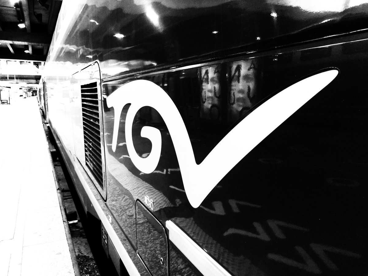 CbordArnoObine's tweet photo. Bonjour chers voyageurs
Je serai votre chef de bord #tgv8985
Nous desservirons #SablésurSarthe #AngersStLaud #Nantes #LarocheSurYon & #LesSablesDOlonne
Bonne installation masqué 🎭
A tt de suite dans les voitures
@TGVINOUI
@GroupeSNCF https://t.co/KJfSe9CY8J