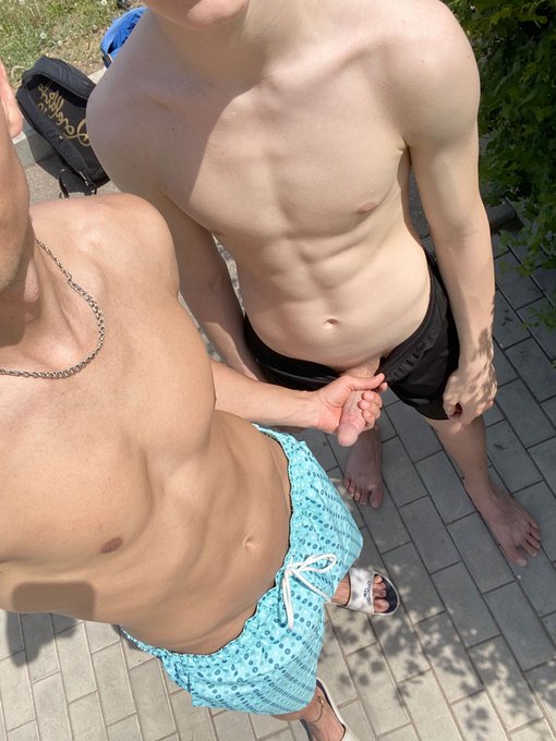Public beach dickflash right in the front of volleyball mates team and FULL VIDEOS in account description