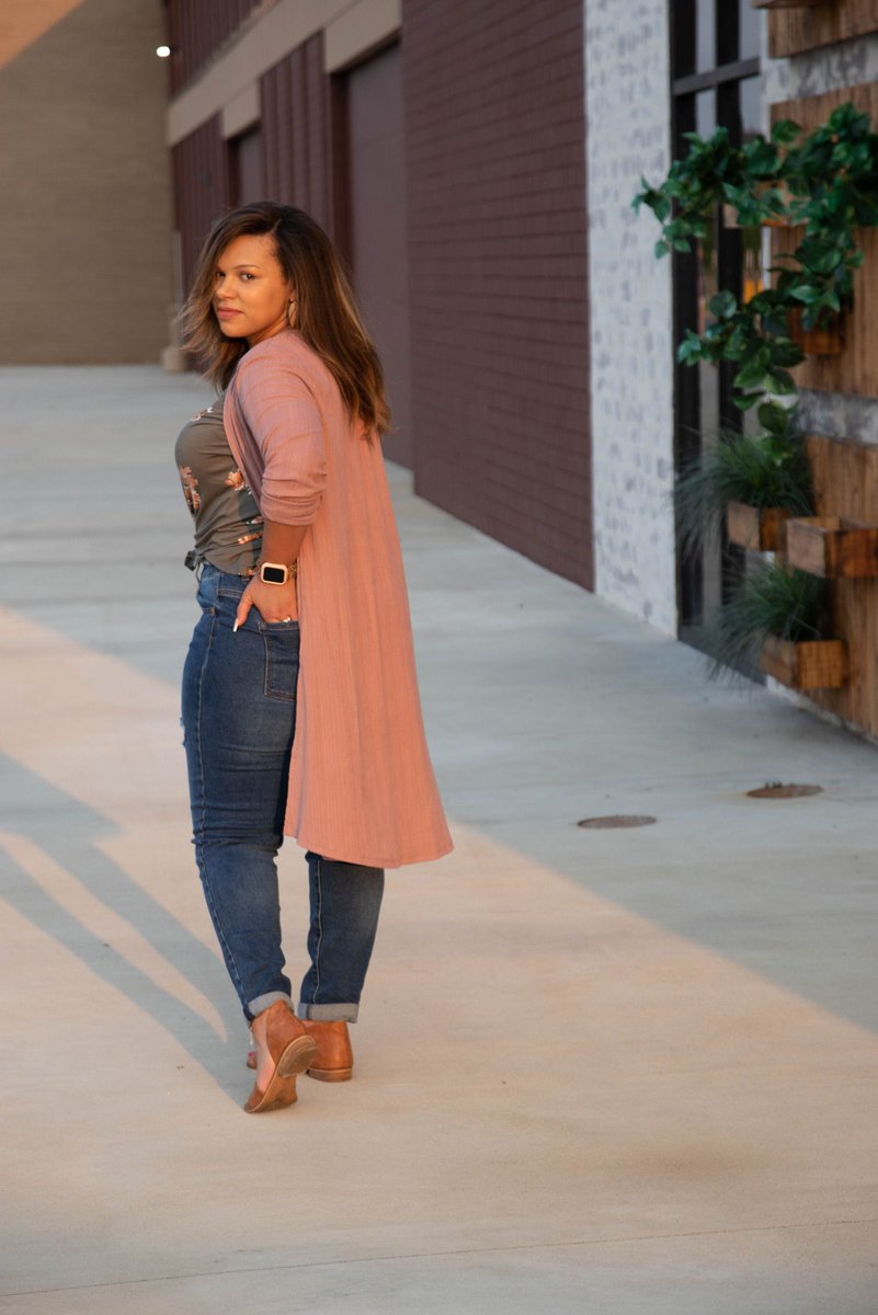 kaycjenks's tweet photo. Know your worth, then add shipping and handling! 😂 #worthit #fulfillingmypurpose  #truebeautylieswithin @maurices #discovermaurices @LyricalForte https://t.co/Vtkn8TdTNQ