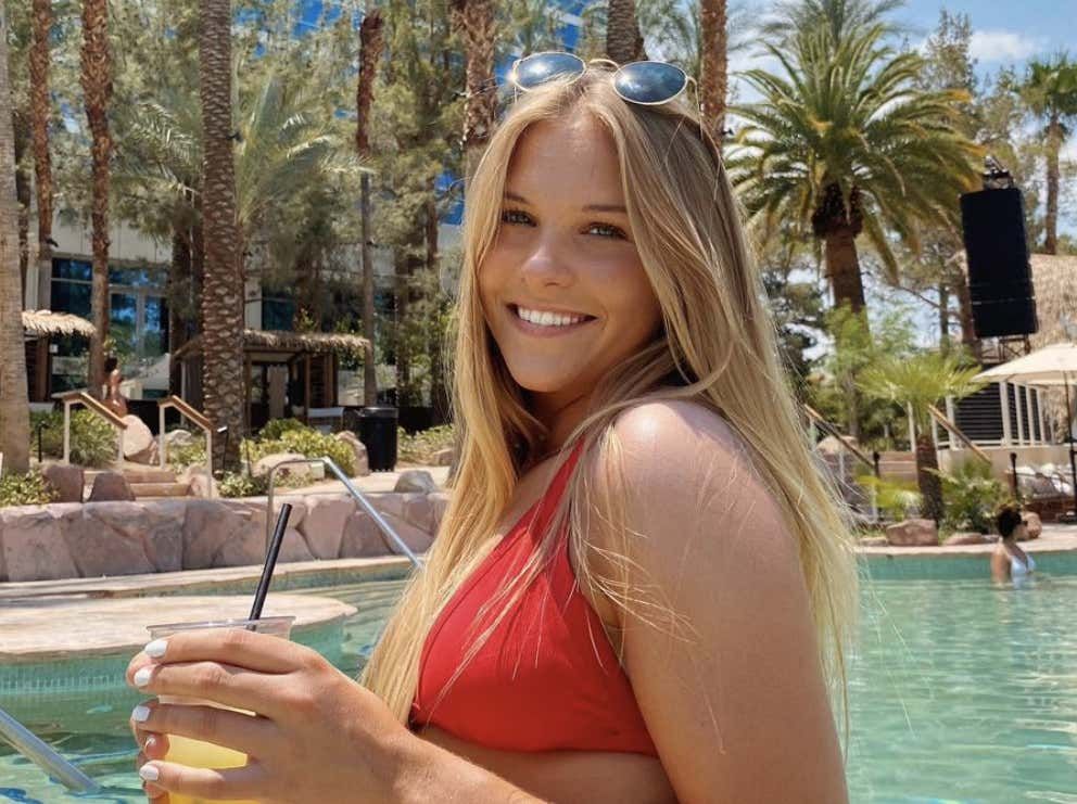 barstoolsports's tweet photo. The Dodgers Ball Girl Who Tackled a Fan on the Field Is a 24-Year-Old ROCKET https://t.co/90xrK0cDH2 https://t.co/CsiQqWhqBj
