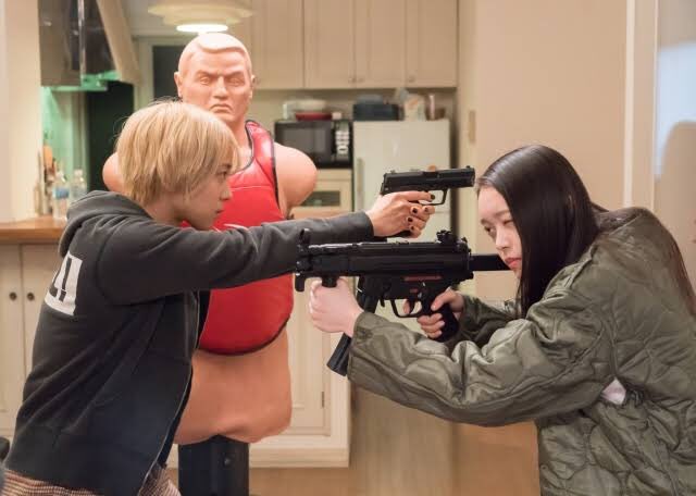 ベイビーわるきゅーれ、ちさと(黒髪)が愛用する