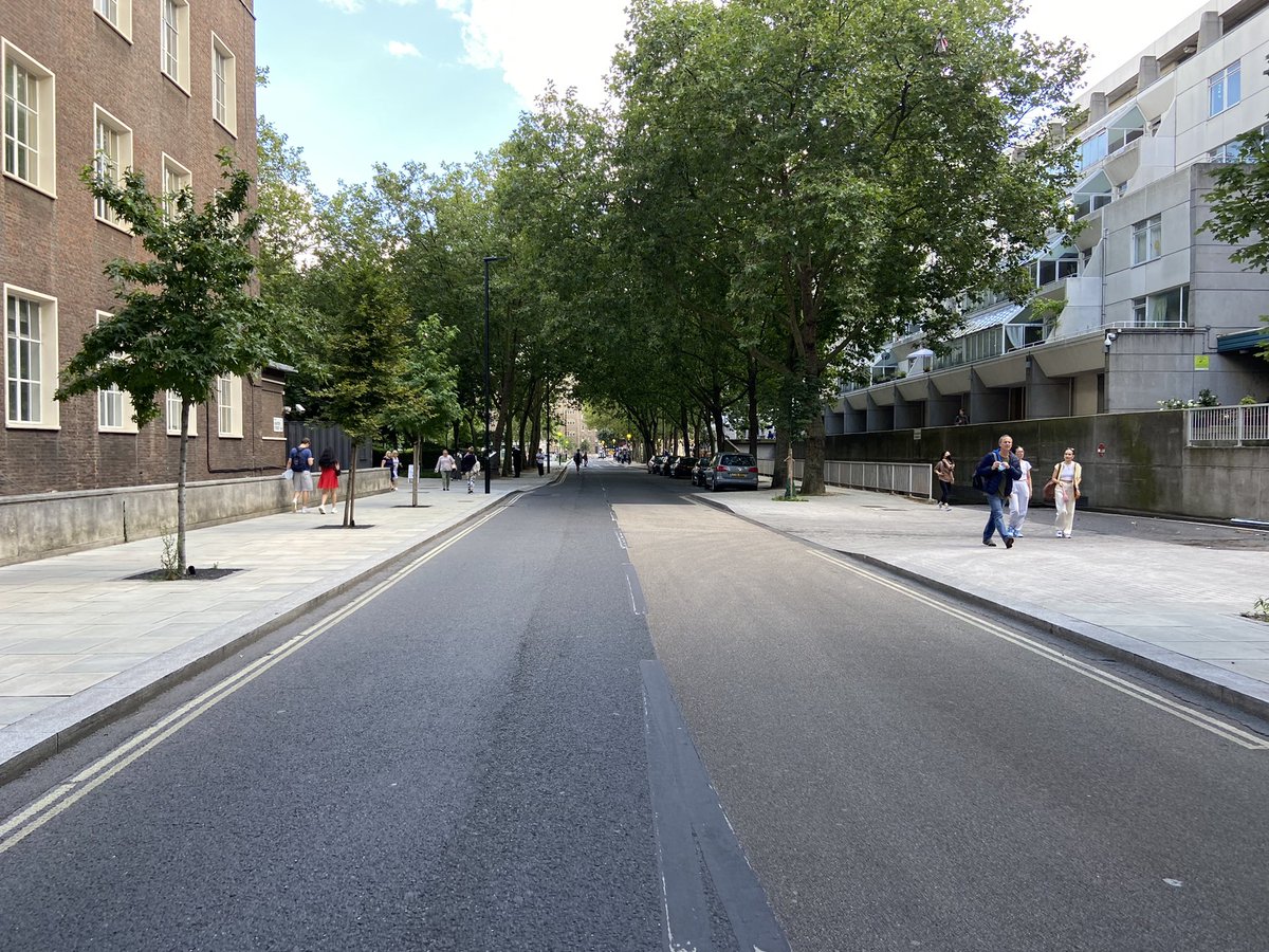 Evening rush hour on Hunter Street, WC1, London. There are more pedestrians than cars, it’s quiet, the air is cleaner and it is much more relaxing. Long may it continue. #qualityoflife
