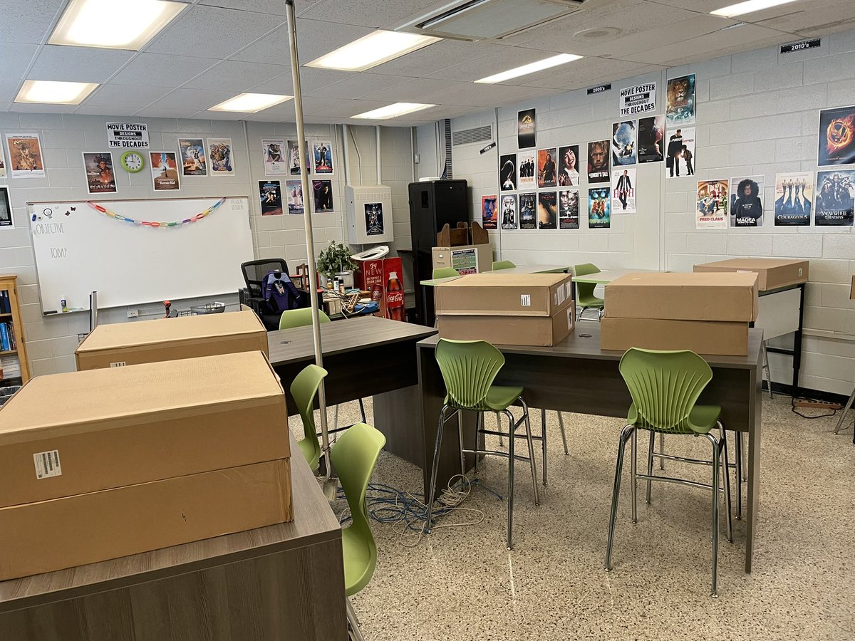 AndreaBrownCTE's tweet photo. Awesome new Apple Lab is coming together sweetly! #MAHSROCKS #mahsadobeacademy #imacreativeeducator @AdobeForEdu @Apple @MACS_CTE https://t.co/TsPnPduUDh